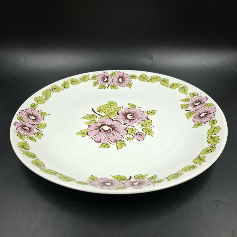 Блюдо круглое с цветочным декором в розово-зеленой гамме, фарфор, печать, Epiag Royal Czechoslovakia, Чехословакия, 1970-1990 гг.