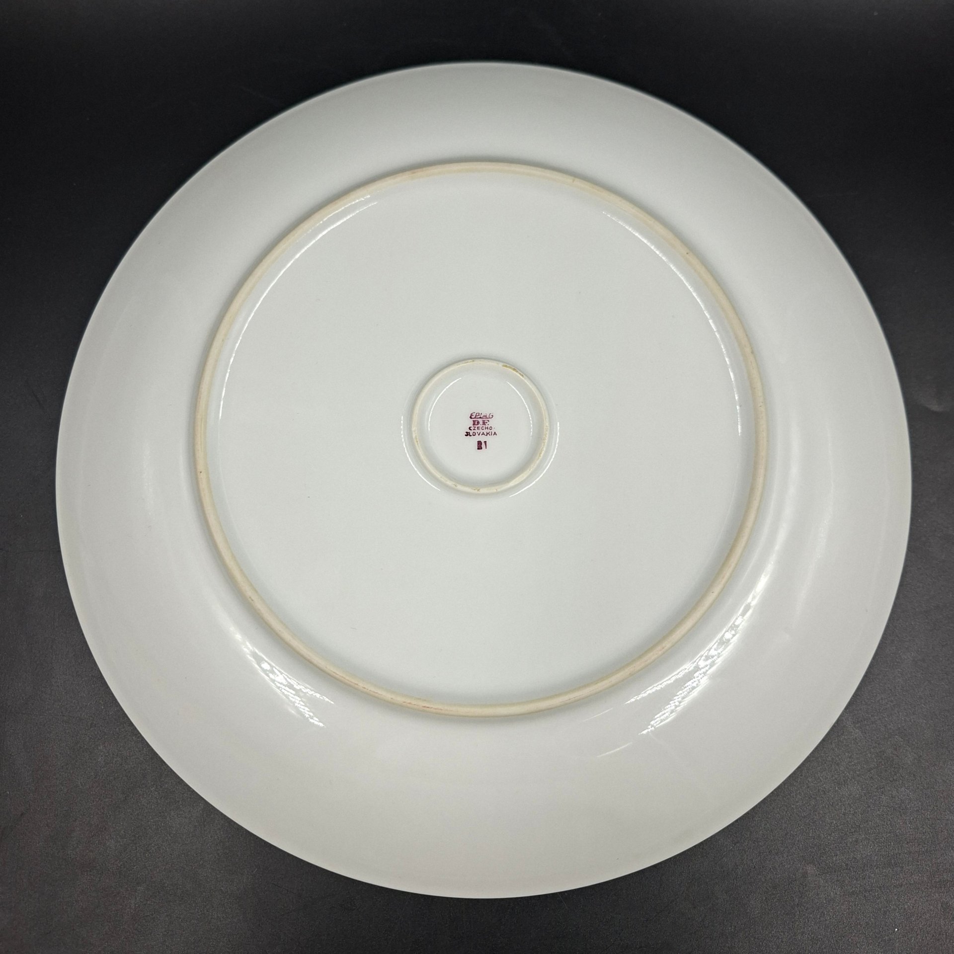 Блюдо круглое с цветочным декором в розово-зеленой гамме, фарфор, печать, Epiag Royal Czechoslovakia, Чехословакия, 1970-1990 гг.