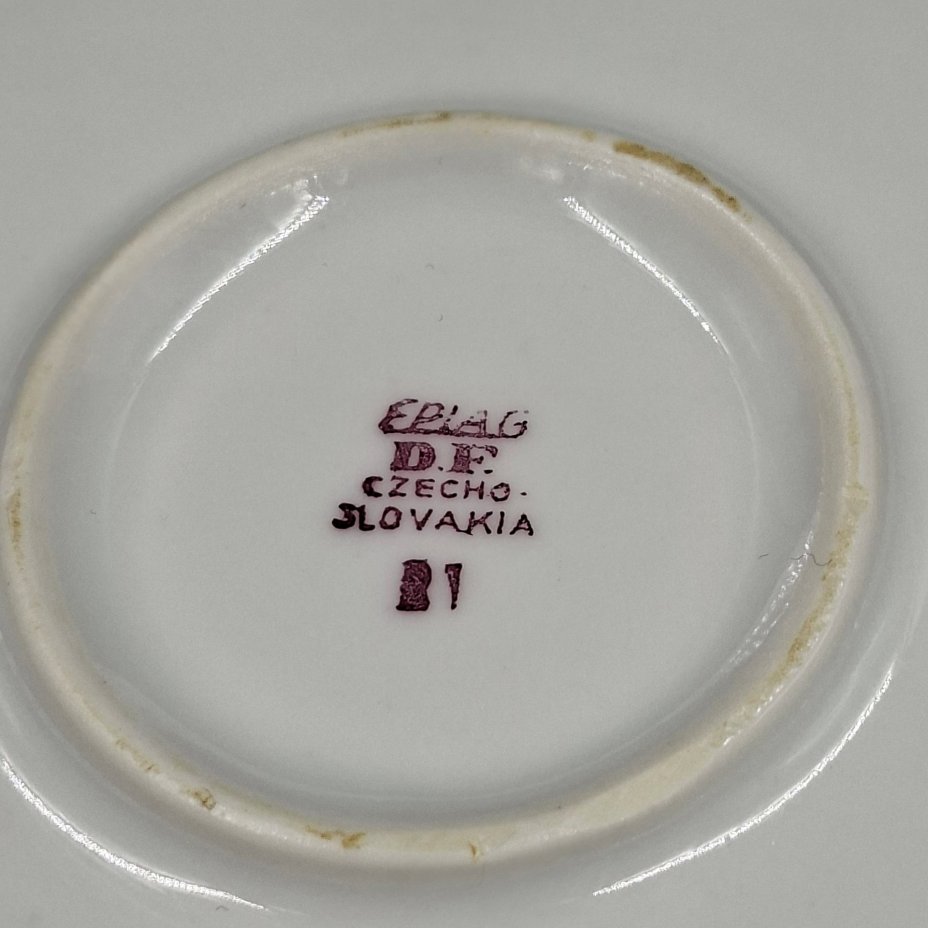 Блюдо круглое с цветочным декором в розово-зеленой гамме, фарфор, печать, Epiag Royal Czechoslovakia, Чехословакия, 1970-1990 гг.