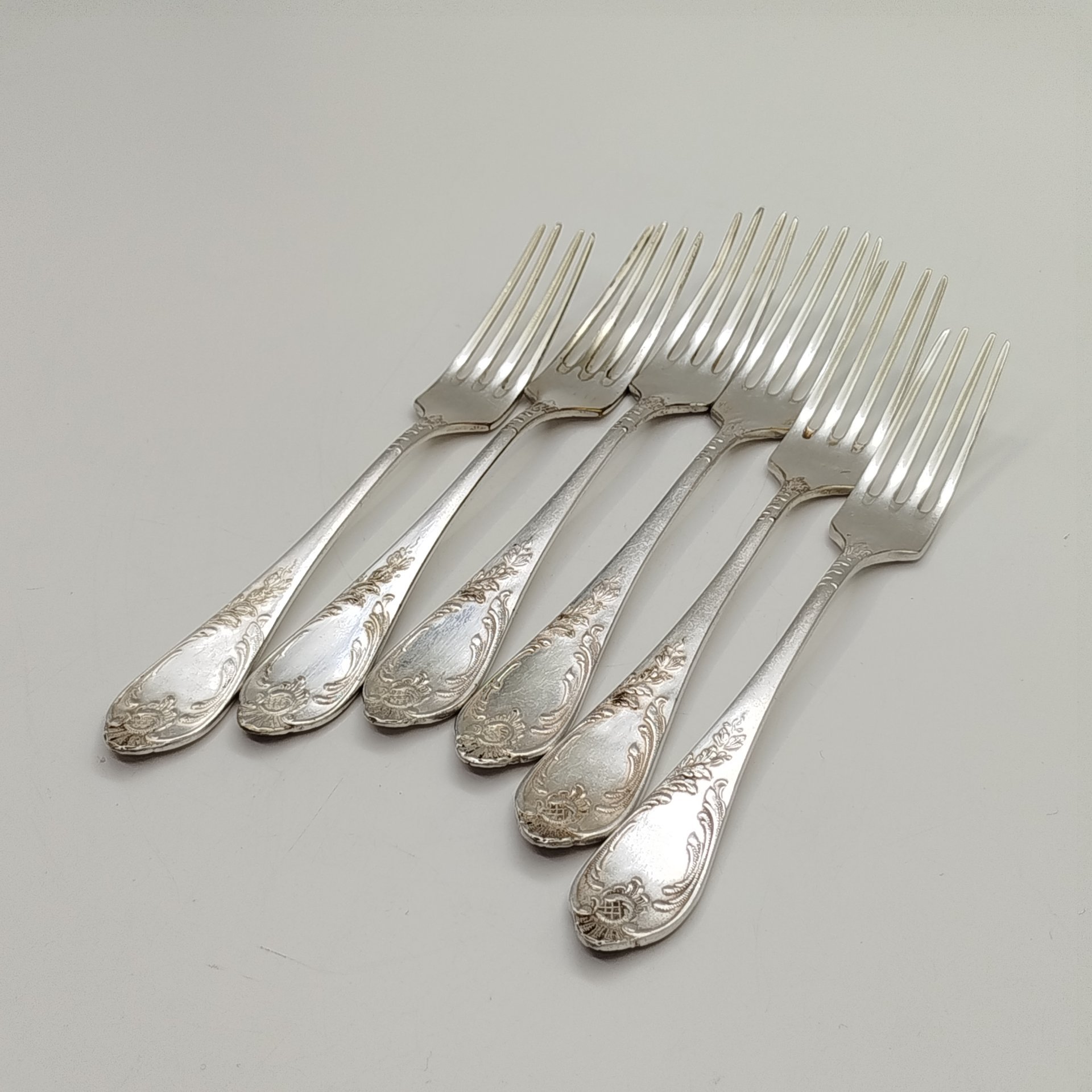 Набор из шести десертных вилок с растительным декором