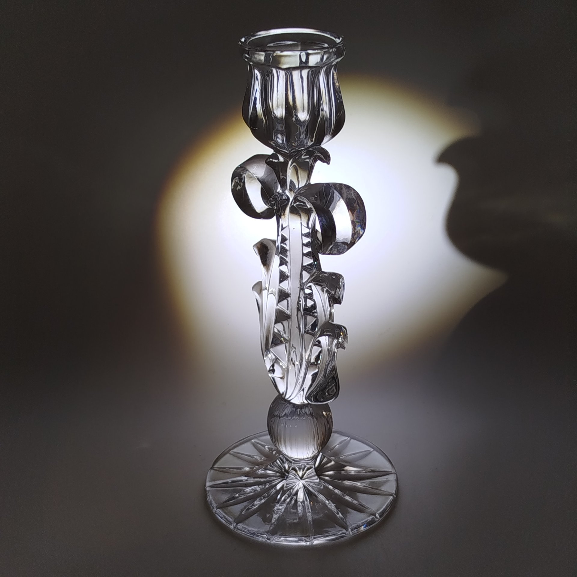 Подсвечник в виде цветка, стекло, Гусевской хрустальный завод (Гусь-Хрустальный), Россия, 1990-2020 гг.