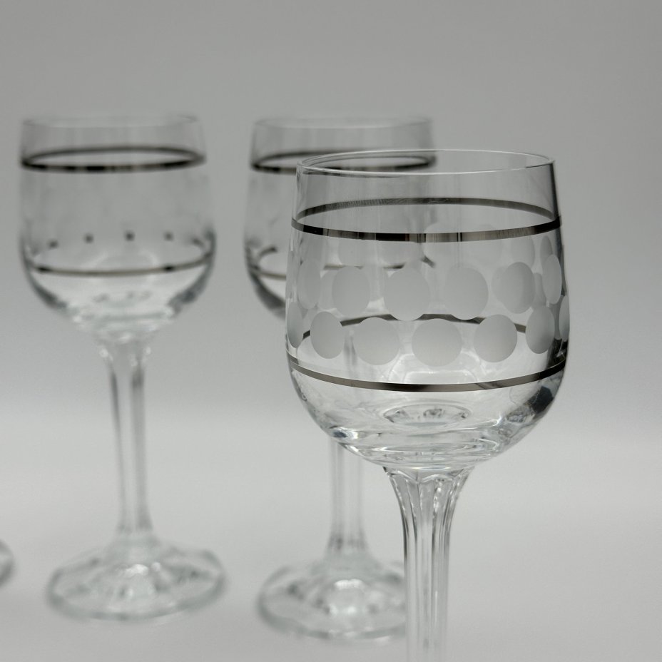 Набор рюмок на фигурной ножке на 6 персон, украшенные декором "горошек", Bohemia Glass