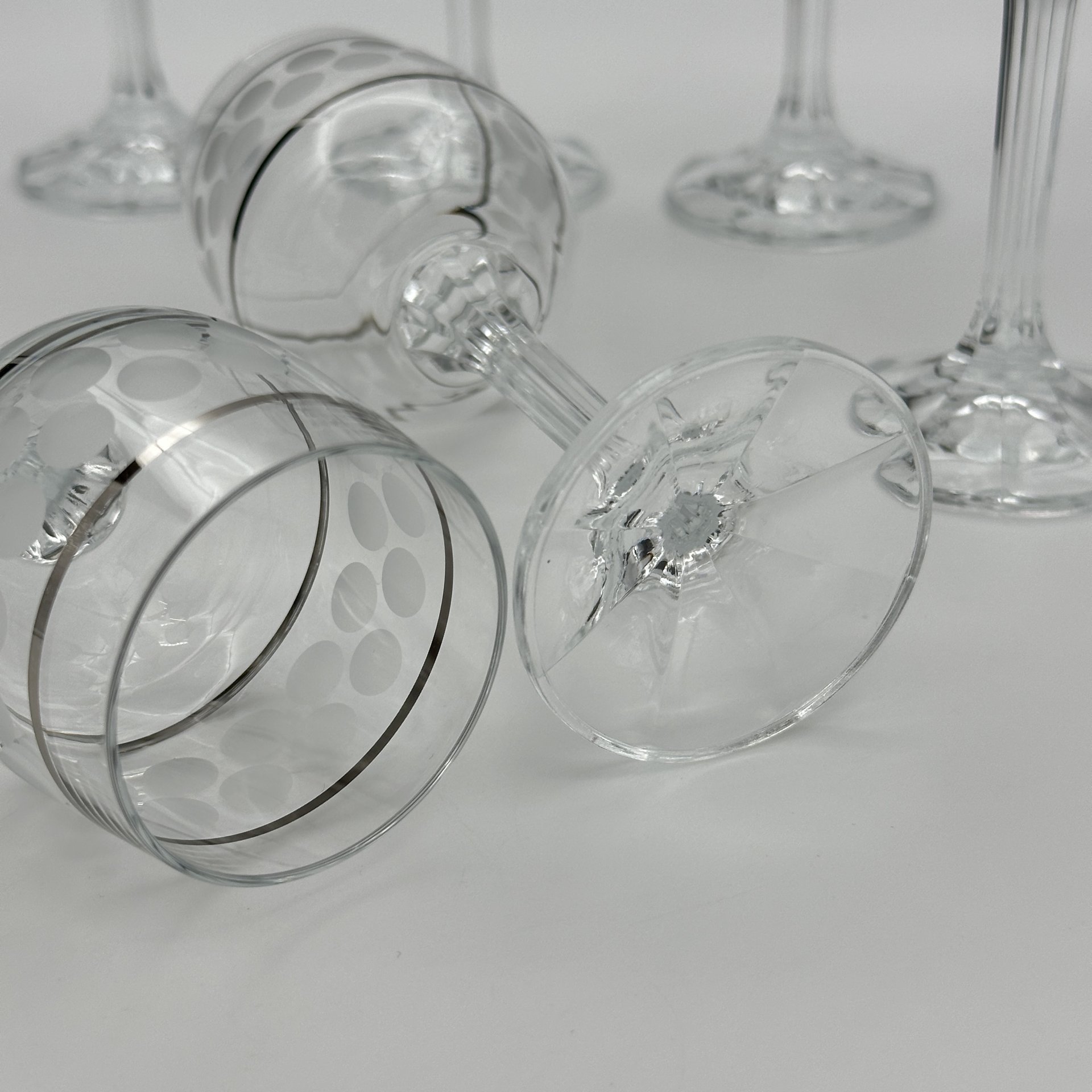 Набор рюмок на фигурной ножке на 6 персон, украшенные декором "горошек", Bohemia Glass