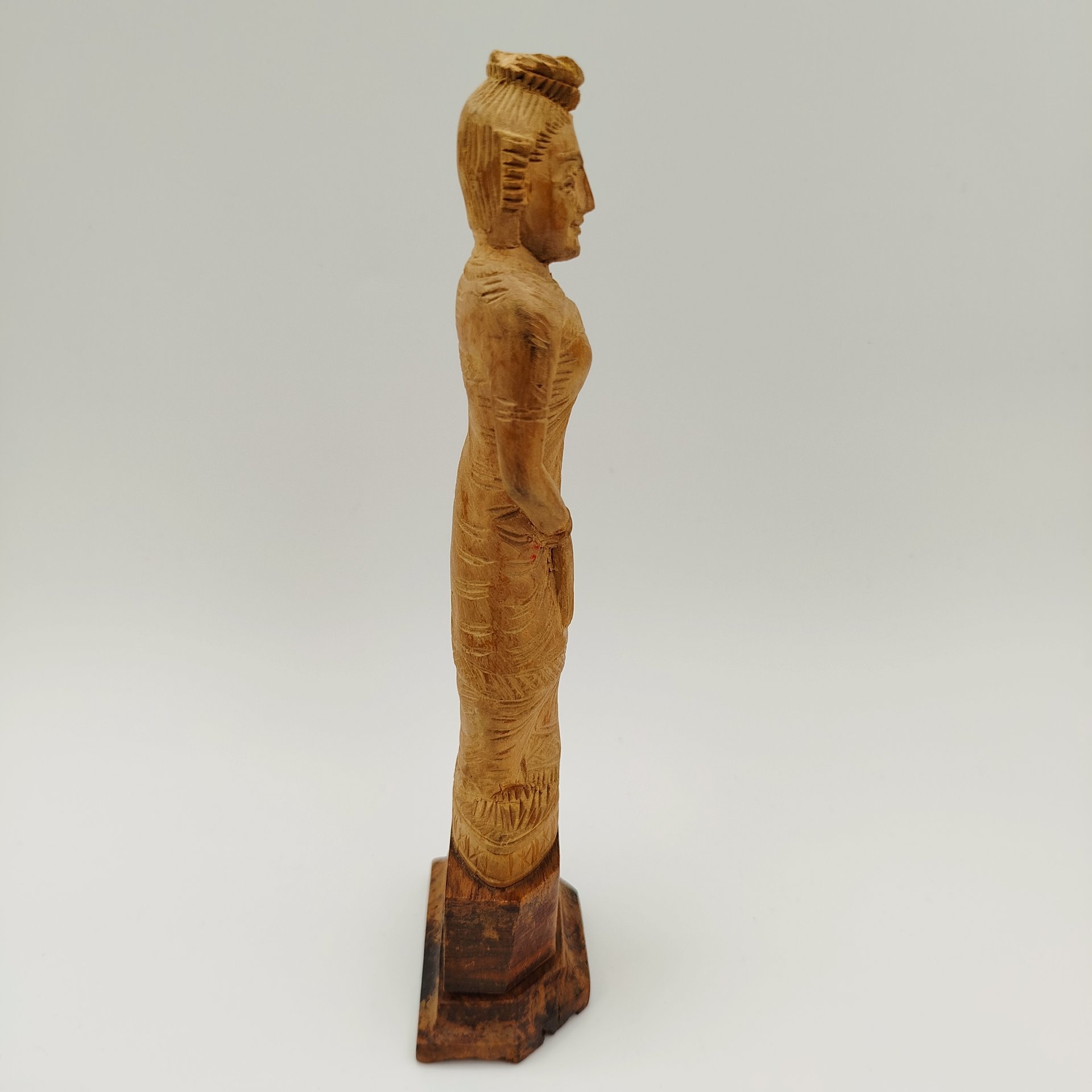 Статуэтка "Индианка", дерево, резьба, Индия, 1970-1990 гг.