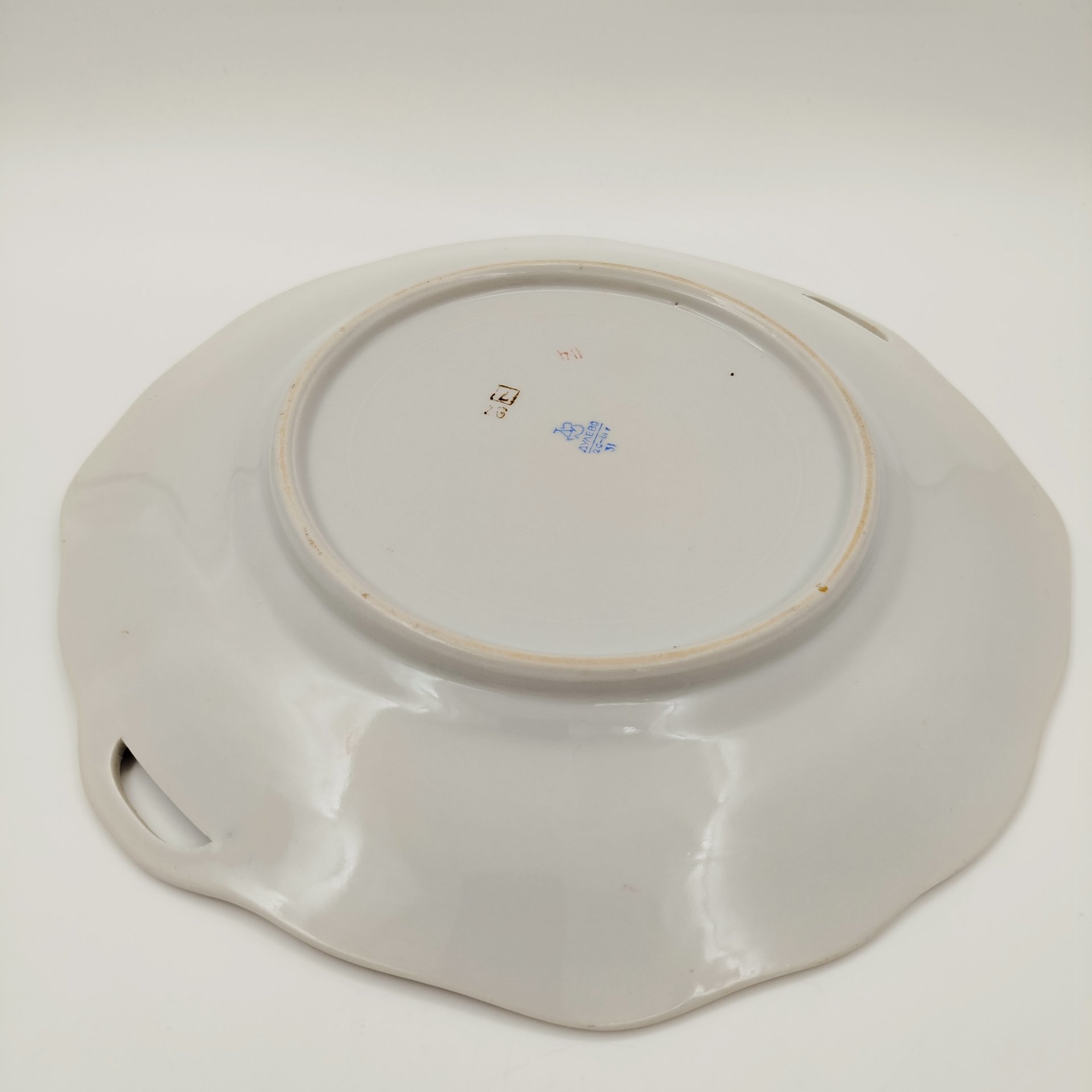 Блюдо из сервиза "Сирень", фарфор, деколь, золочение, Дулевский фарфоровый завод (Дулёво), СССР, 1961 г.