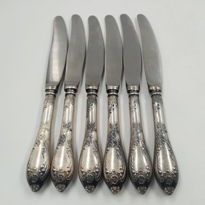 Набор из шести столовых ножей с растительным декором, мНЦ (медь-никель-цинк), сталь, Вольнянский завод столовых приборов им. Шевченко (ЗiШ, ЗиШ), СССР, 1960-1990 гг., Вольнянский завод столовых приборов им. Шевченко (ЗiШ