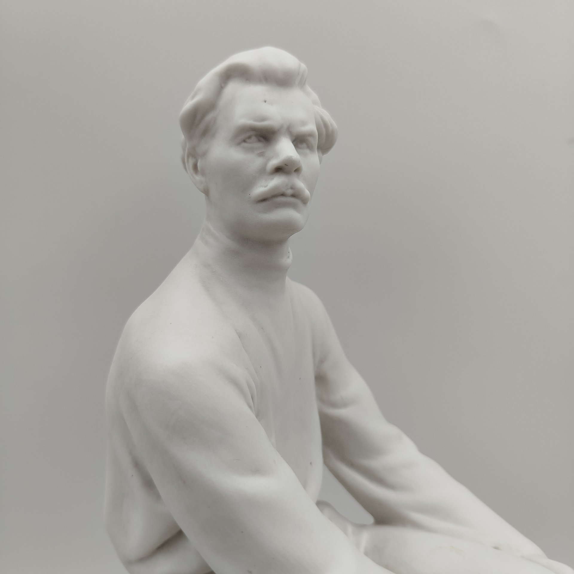 Статуэтка "Максим Горький", автор В.Г. Стамов, бисквит, Ленинградский фарфоровый завод (ЛФЗ), Ленинградский фарфоровый завод (ЛФЗ)