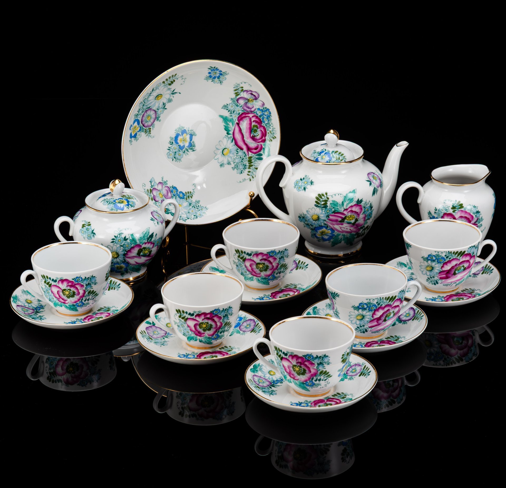 Сервиз чайный "Полевые цветы", автор формы "Весенняя" Яковлева С.Е., на 6 персон (16 предметов)