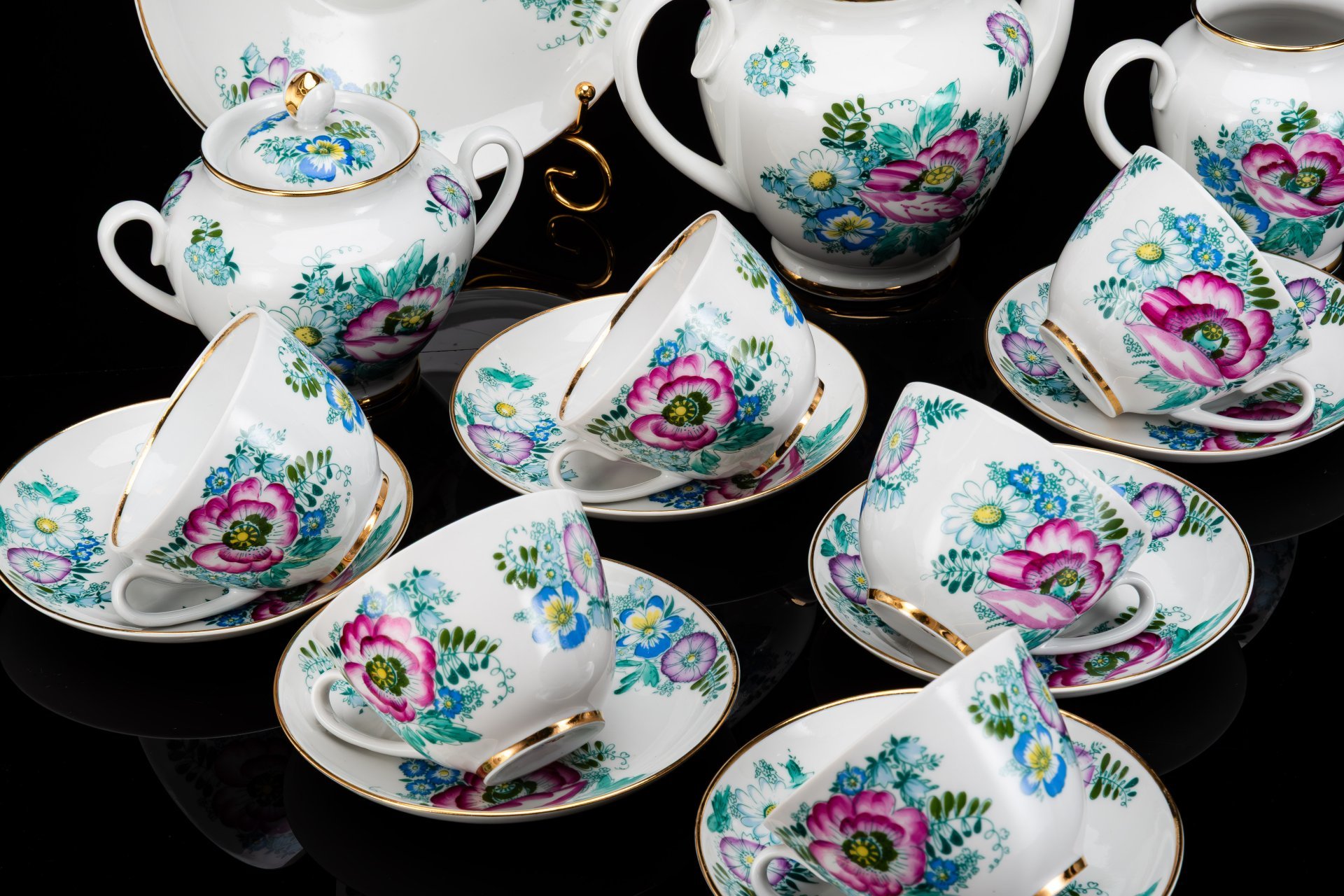 Сервиз чайный "Полевые цветы", автор формы "Весенняя" Яковлева С.Е., на 6 персон (16 предметов)