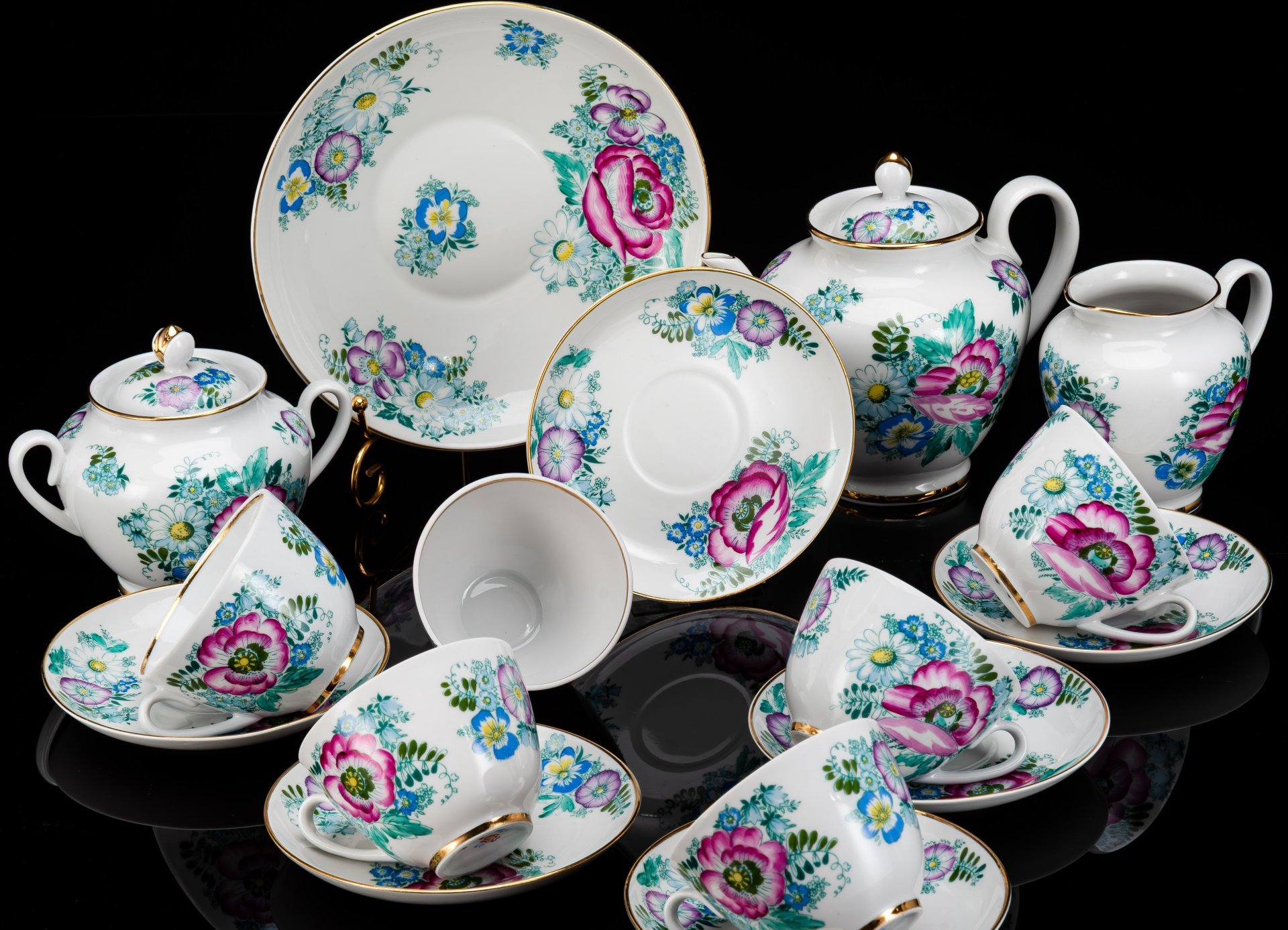 Сервиз чайный "Полевые цветы", автор формы "Весенняя" Яковлева С.Е., на 6 персон (16 предметов)