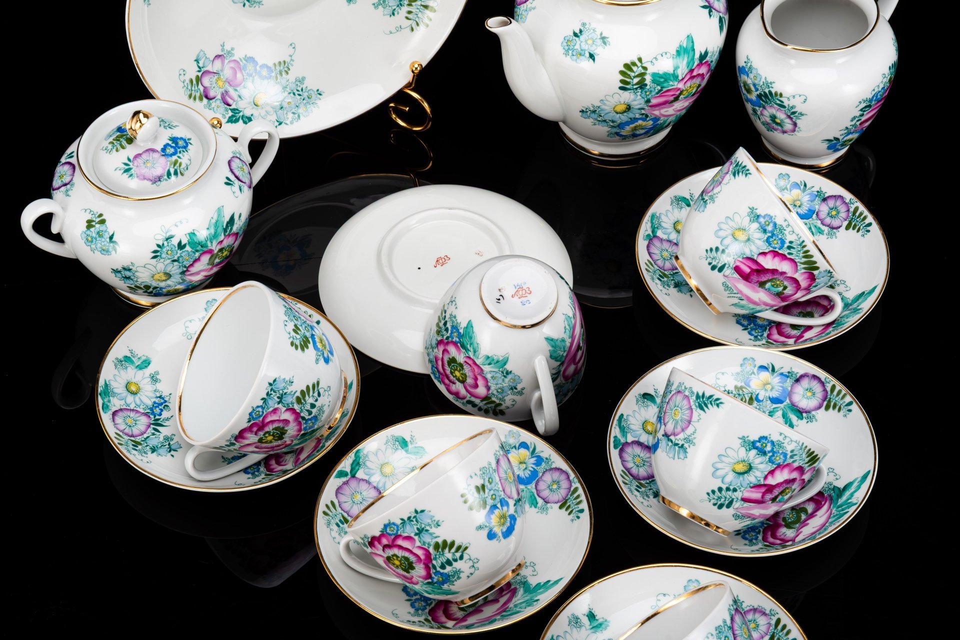 Сервиз чайный "Полевые цветы", автор формы "Весенняя" Яковлева С.Е., на 6 персон (16 предметов)