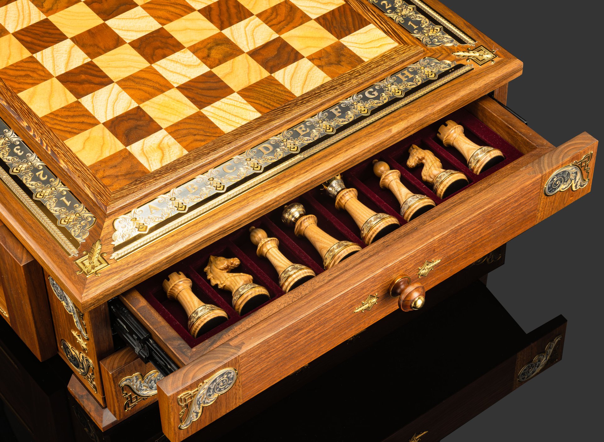 Мини-бар с шахматами "Гроссмейстер"