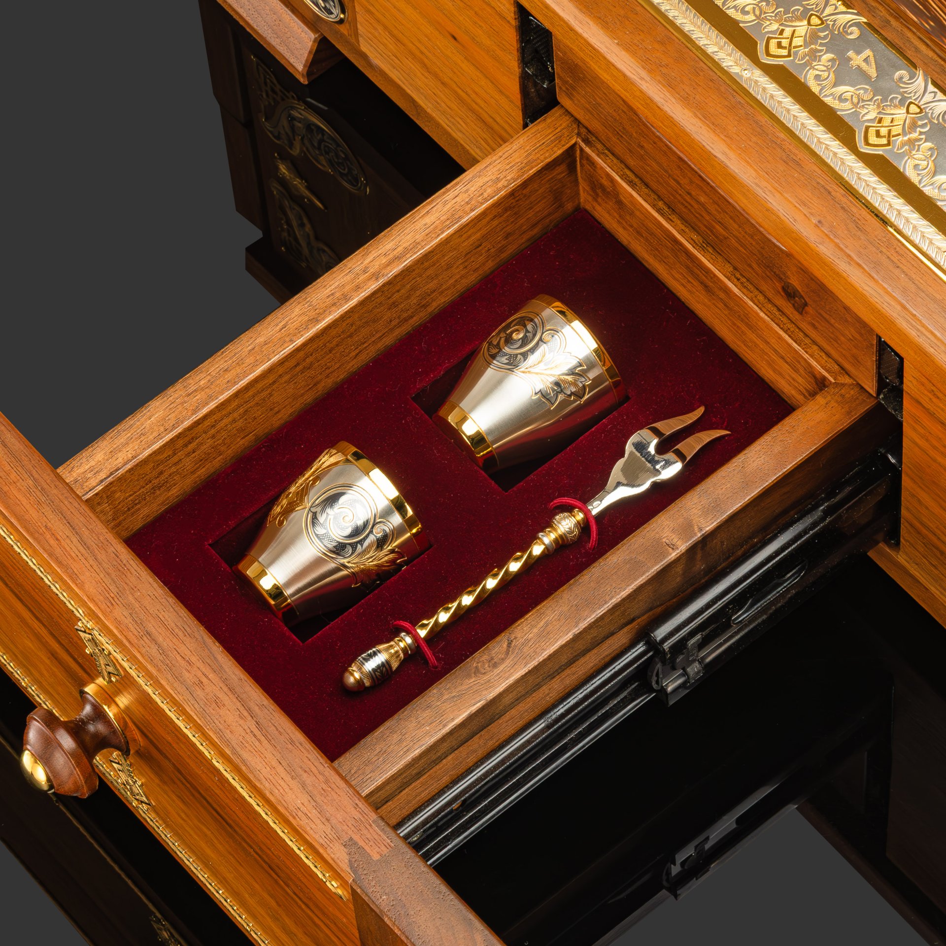 Мини-бар с шахматами "Гроссмейстер"