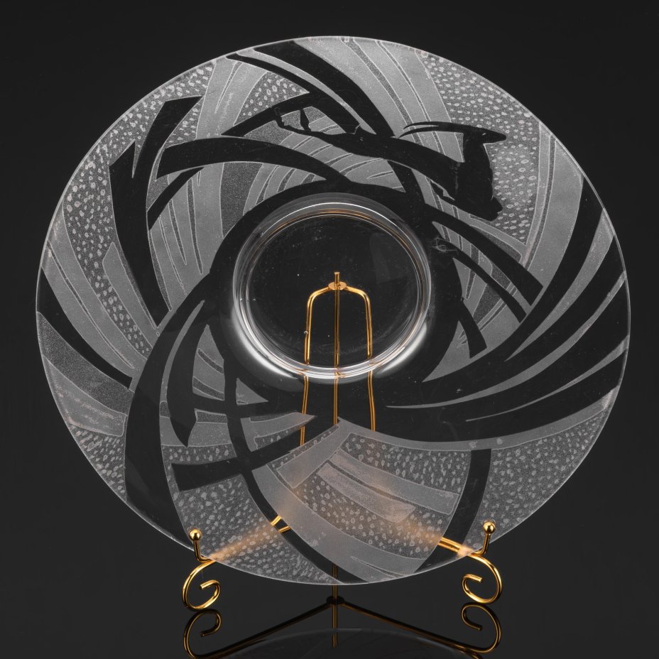 Блюдо для фруктов в стиле ар-деко, украшенное изображением бегущей косули, стекло, травление, Западная Европа, 1920-1930 гг.