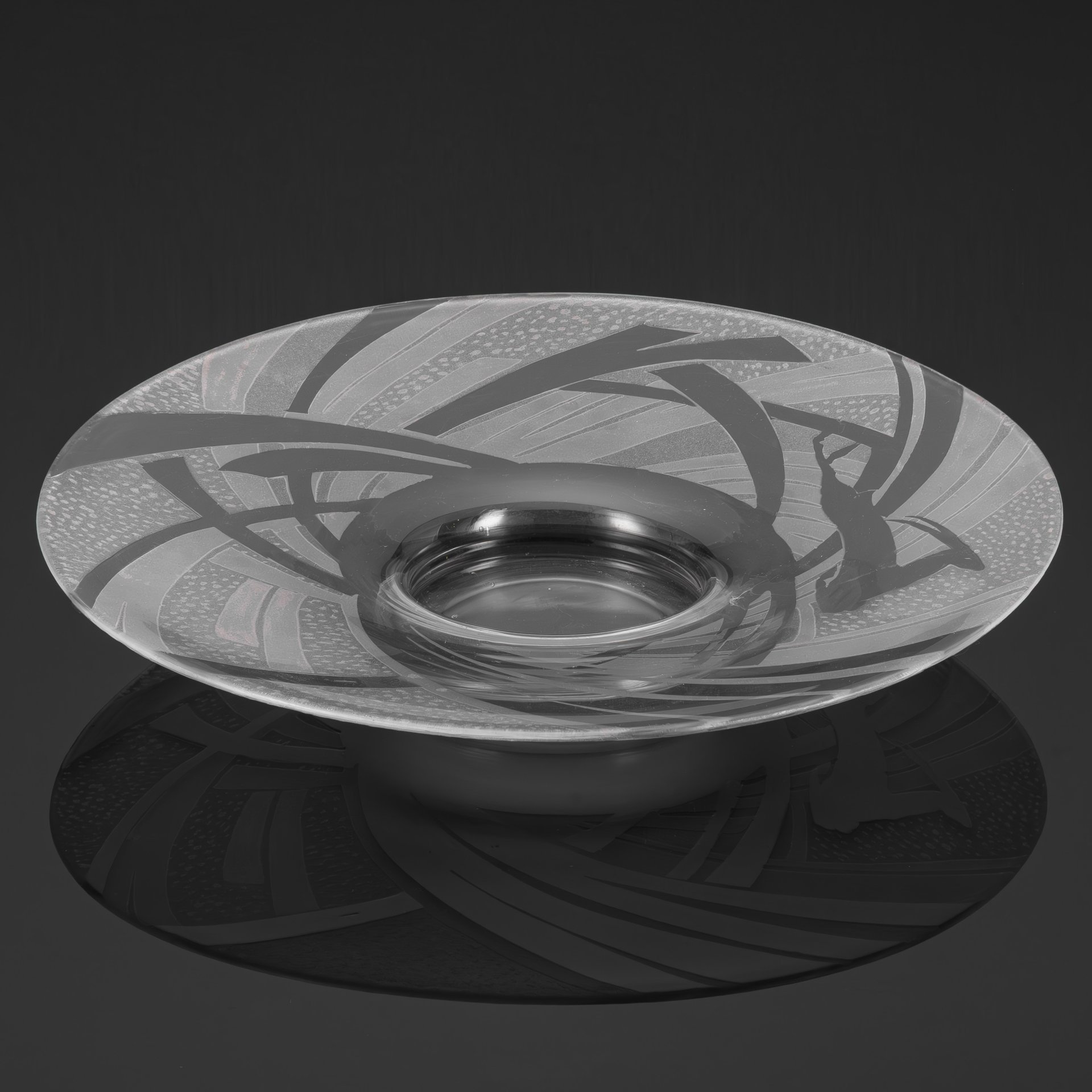 Блюдо для фруктов в стиле ар-деко, украшенное изображением бегущей косули, стекло, травление, Западная Европа, 1920-1930 гг.