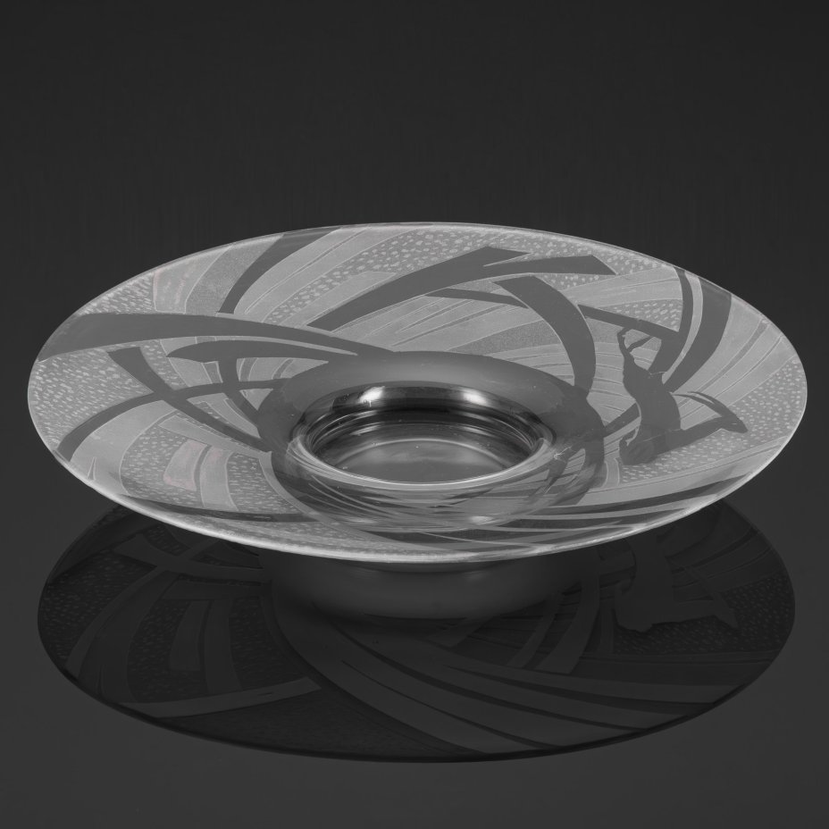 Блюдо для фруктов в стиле ар-деко, украшенное изображением бегущей косули