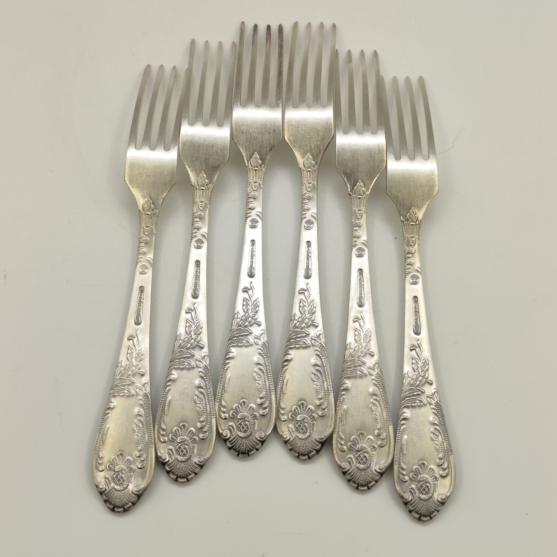 Набор из 6-ти десертных вилок с растительным орнаментом в коробке, мНЦ (медь-никель-цинк), Вольнянский завод столовых приборов им. Шевченко (ЗiШ, ЗиШ), СССР, 1960-1980 гг.