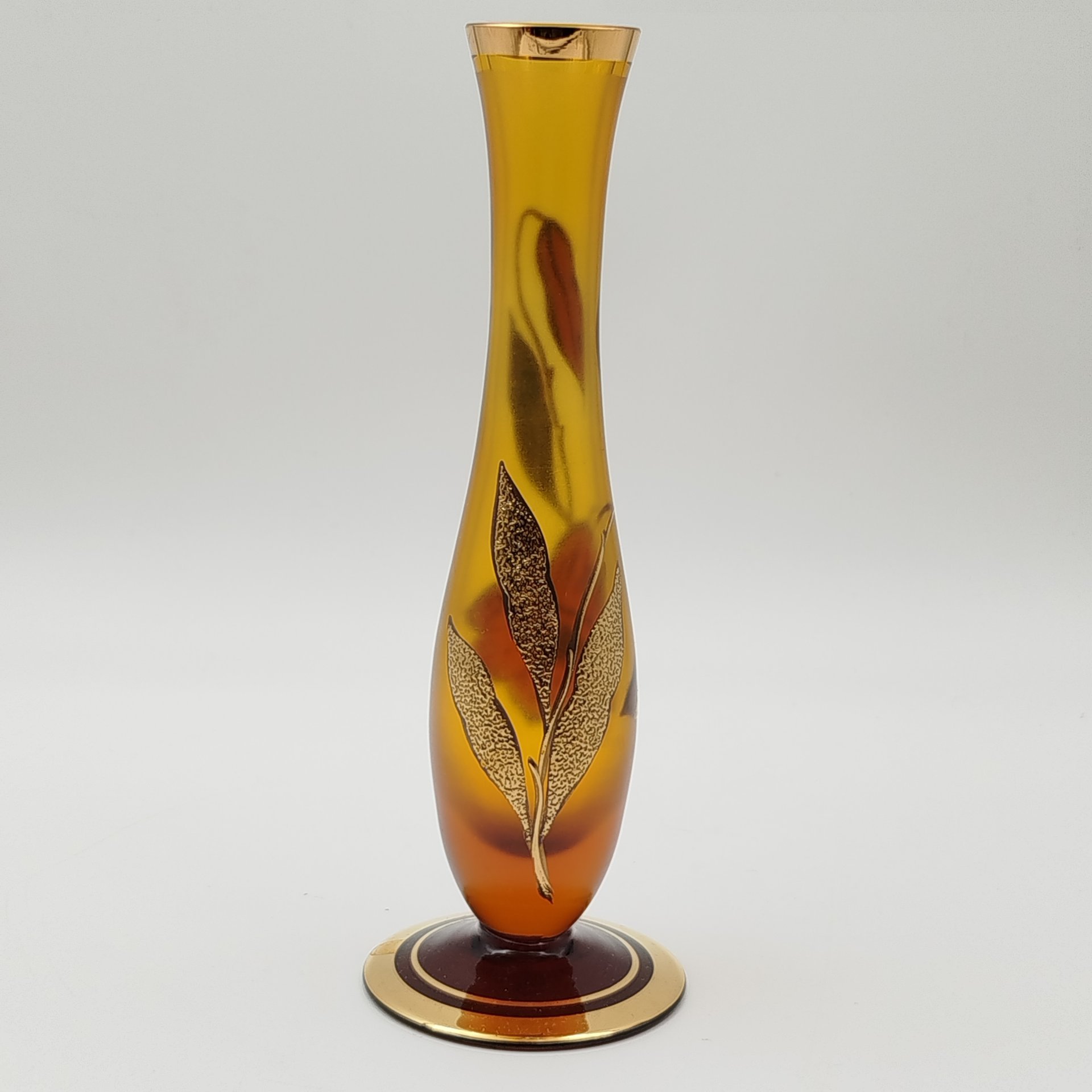 Вазочка-солифлер (для одного цветка) янтарного оттенка с растительным декором