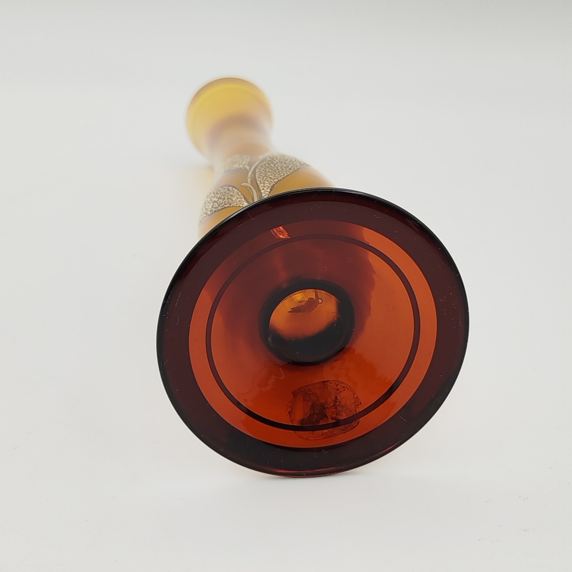 Вазочка-солифлер (для одного цветка) янтарного оттенка с растительным декором