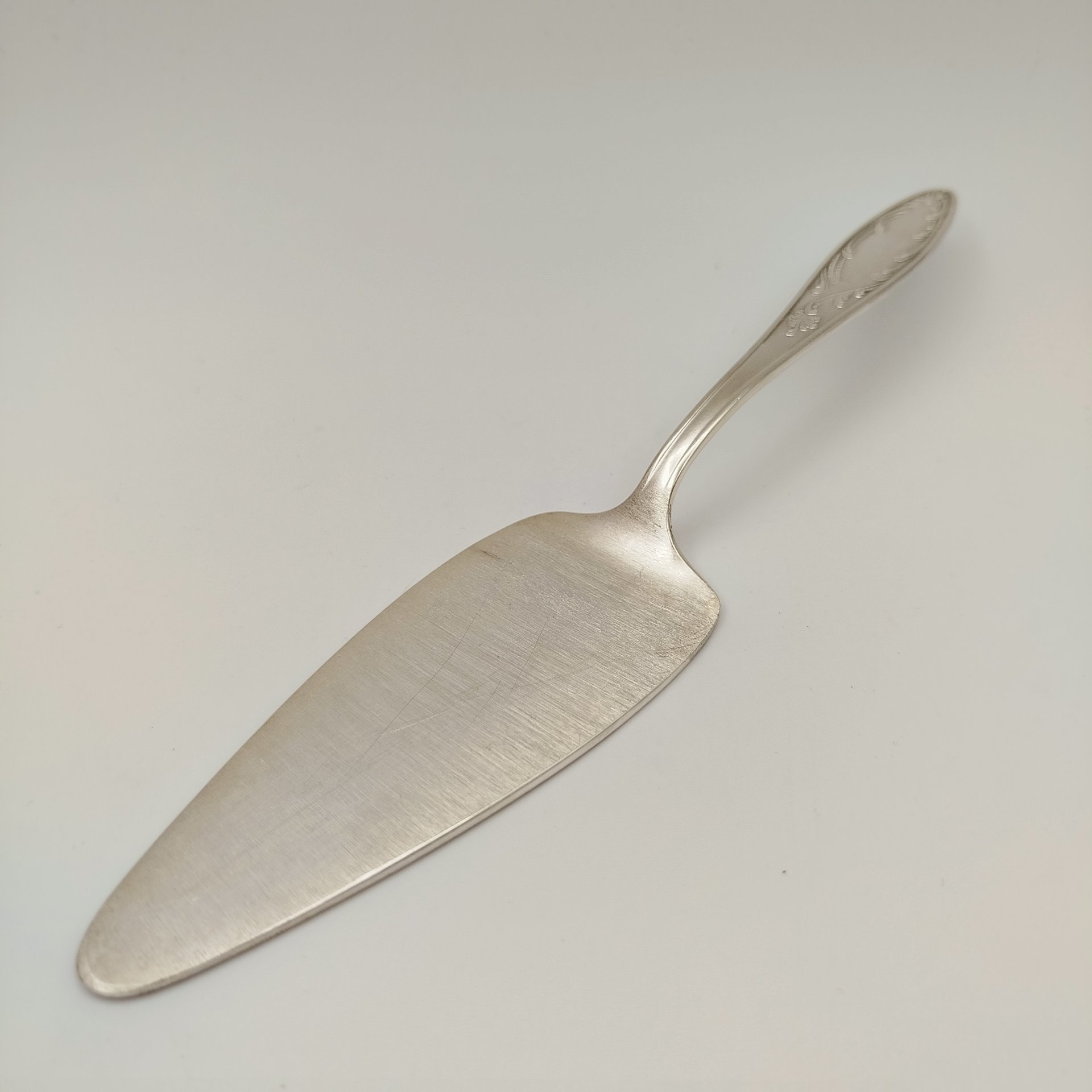 Лопатка для торта "Пламя", мНЦ (медь-никель-цинк), Кольчугинский завод цветных металлов, СССР, 1960-1990 гг.