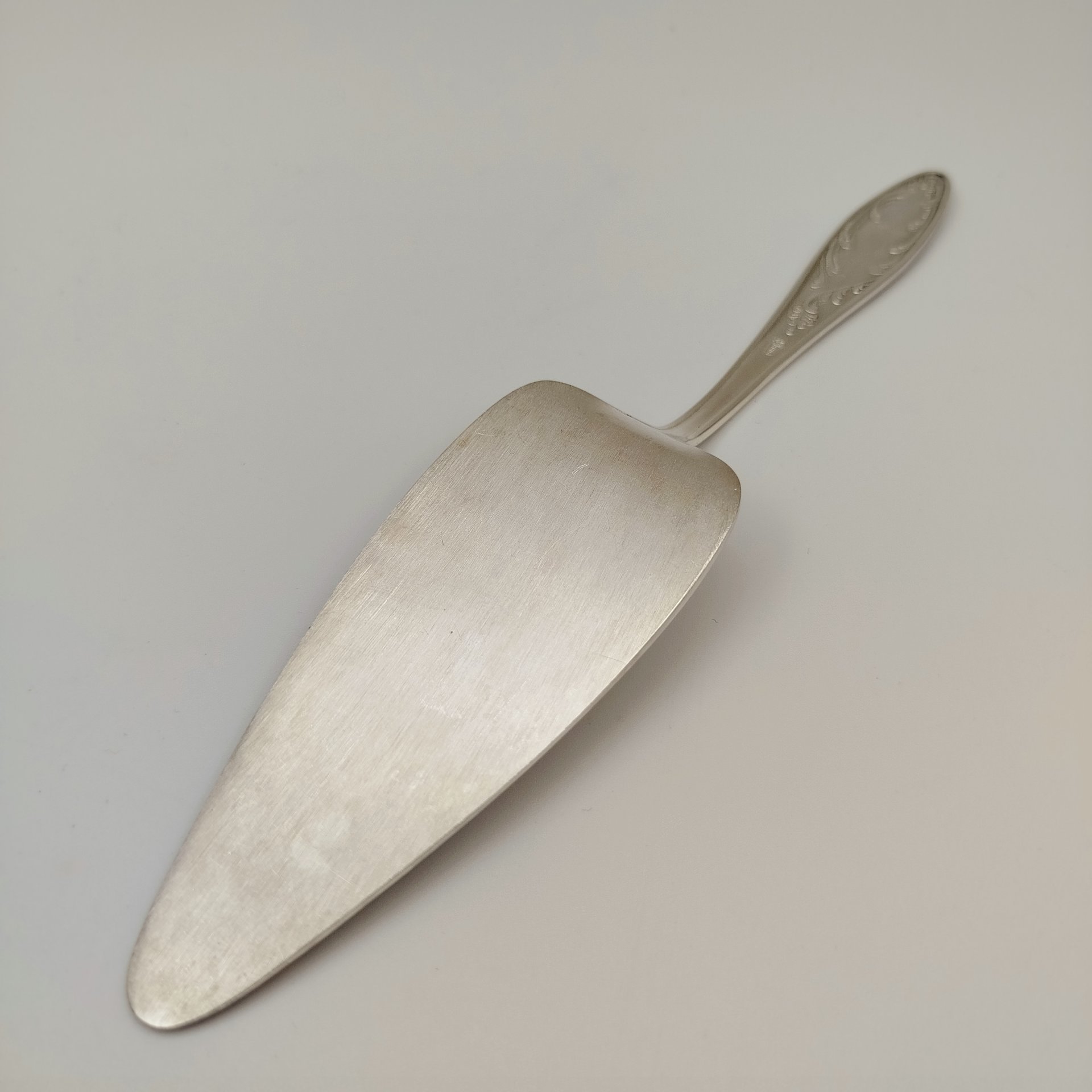 Лопатка для торта "Пламя", мНЦ (медь-никель-цинк), Кольчугинский завод цветных металлов, СССР, 1960-1990 гг.