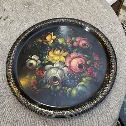 Поднос круглой формы с цветочным декором, жесть, роспись, Жостовская фабрика декоративной росписи, СССР, 1960-1980 гг.