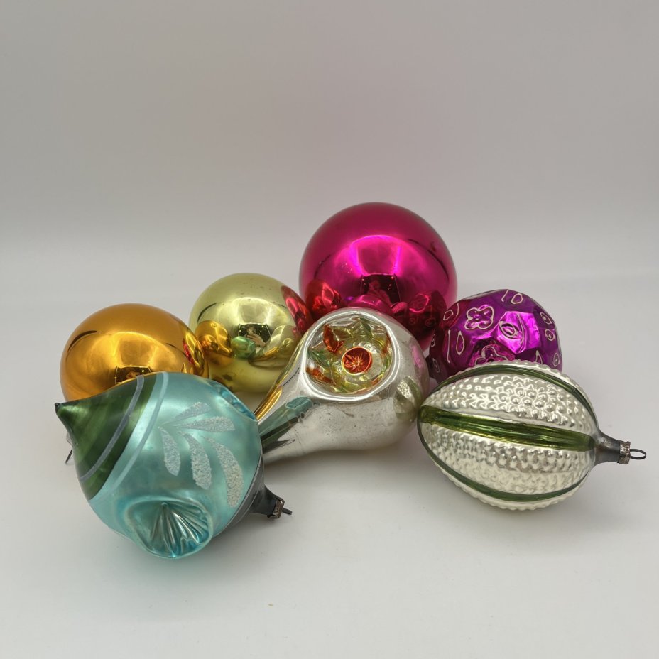 Набор подвесных ёлочных игрушек различных форм, стекло, краска, металл, СССР, 1960-1980 гг.