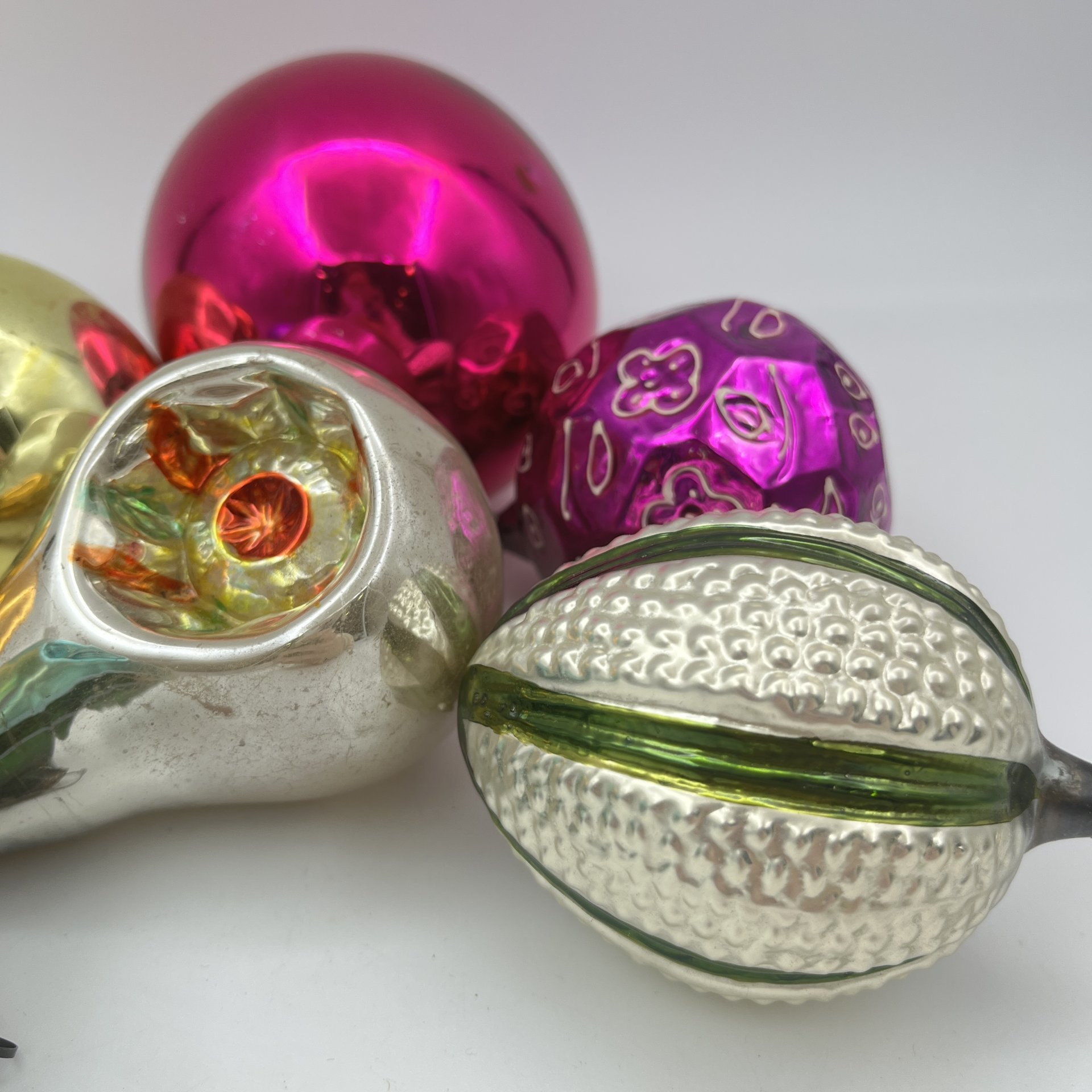 Набор подвесных ёлочных игрушек различных форм, стекло, краска, металл, СССР, 1960-1980 гг.