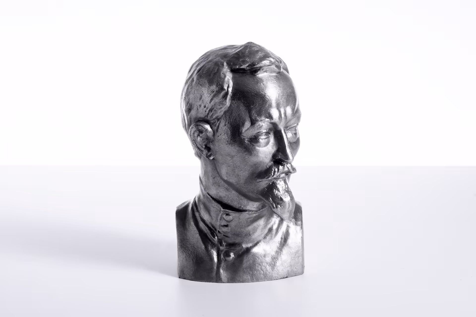 Бюст Феликса Эдмундовича Дзержинского, скульптор О.С. Клюшкин