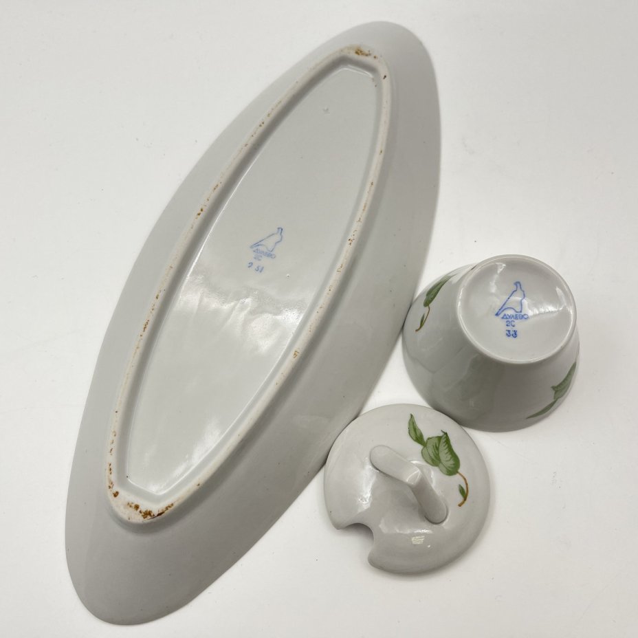 Набор для сервировки "Сирень" (селедочница и горчичница), фарфор, деколь, золочение, Дулевский фарфоровый завод (Дулёво), СССР, 1968-1991 гг.