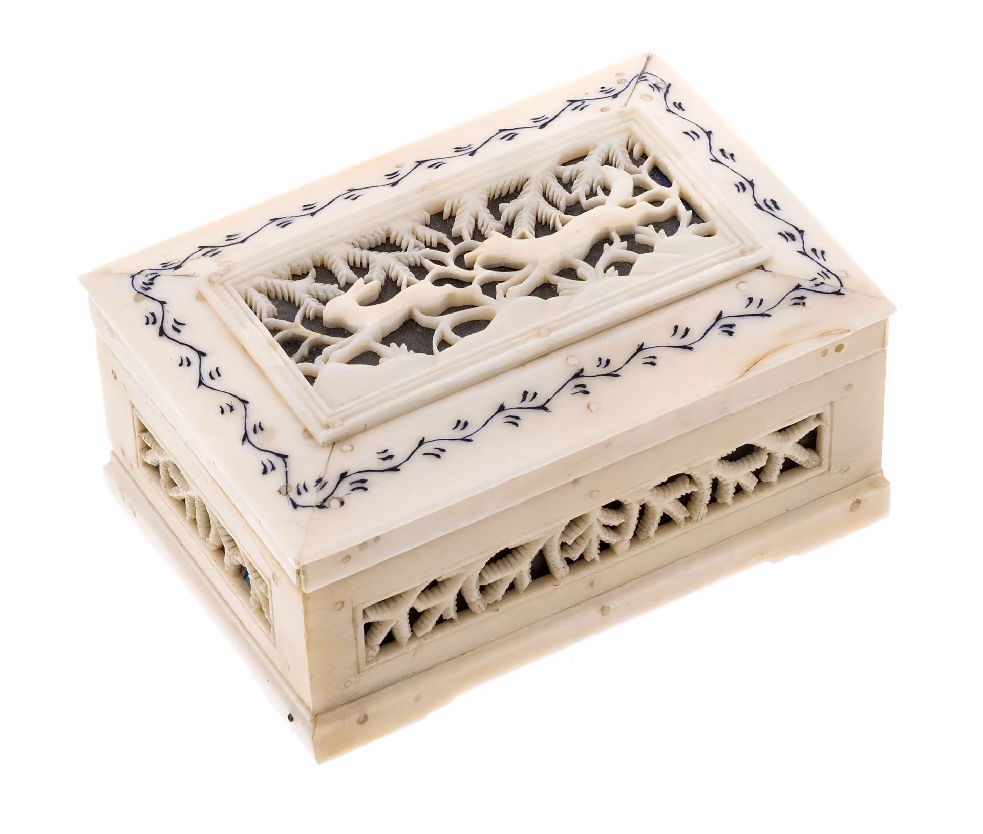 Шкатулка "Волк и заяц", кость, резьба, СССР, 1960-1980 гг.