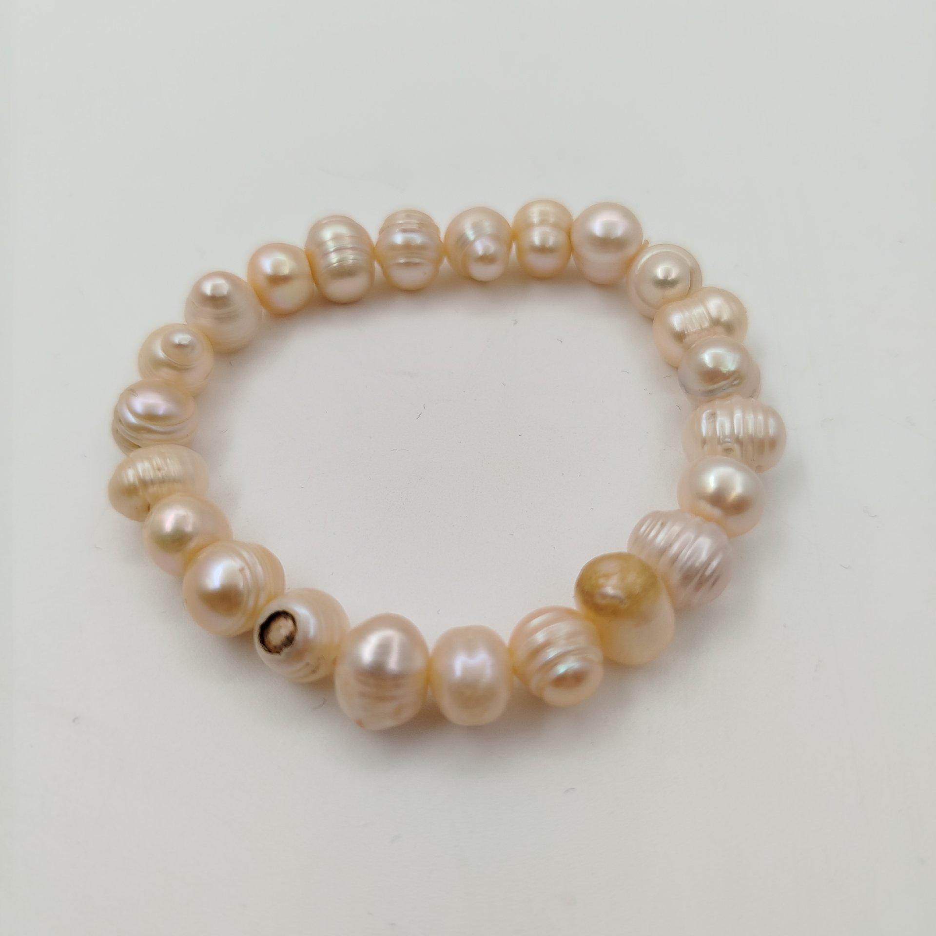 Браслет женский розоватого оттенка, металл, культивированный жемчуг, Азия, 2000-2020 гг.