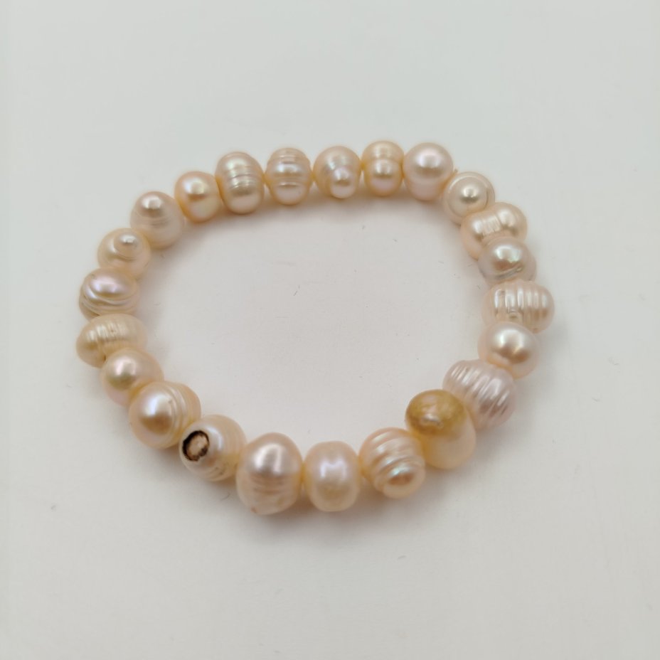 Браслет женский розоватого оттенка, металл, культивированный жемчуг, Азия, 2000-2020 гг.