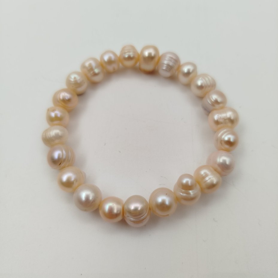 Браслет женский розоватого оттенка