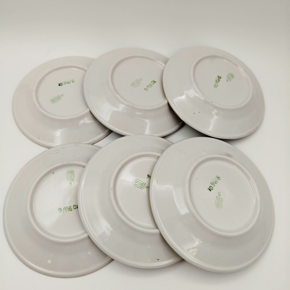 Набор из шести пирожковых тарелок с орнаментальным декором вдоль борта, фарфор, крытье кобальтом, золочение, Рижский фарфорово-фаянсовый завод, СССР, 1960-1980 гг.