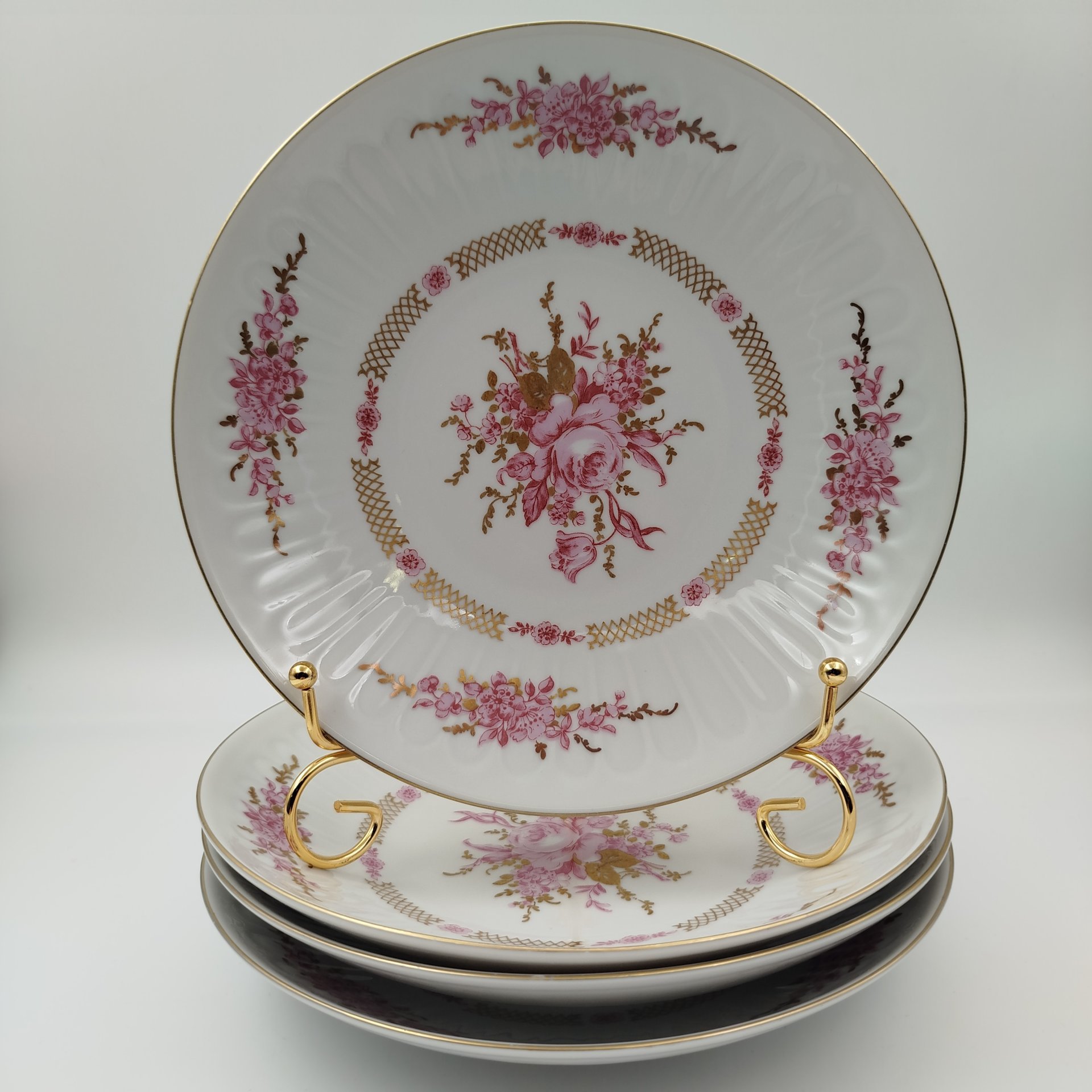 Набор глубоких тарелок с цветочным декором на 4 персоны, фарфор, деколь, золочение, Graf Von Henneberg Porzellan, 1777 Jlmenau, ГДР, 1977-1990 гг.