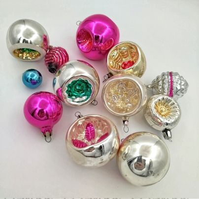Набор елочных игрушек  различных форм и расцветок (12 штук), стекло, роспись, металл, СССР, 1950-1970 гг.