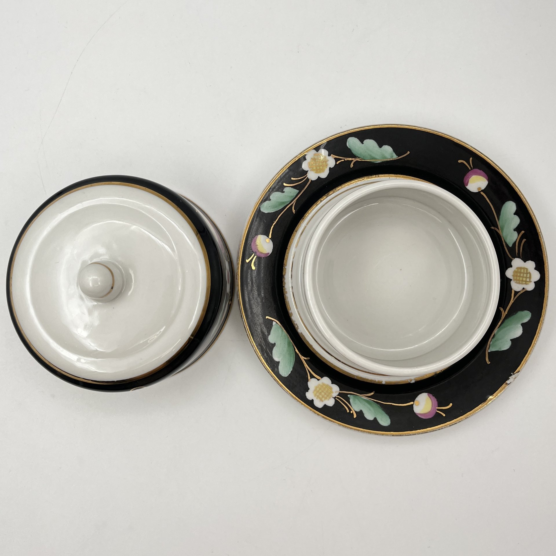 Маслёнка из сервиза "Слива", автор А.А.Чекулина