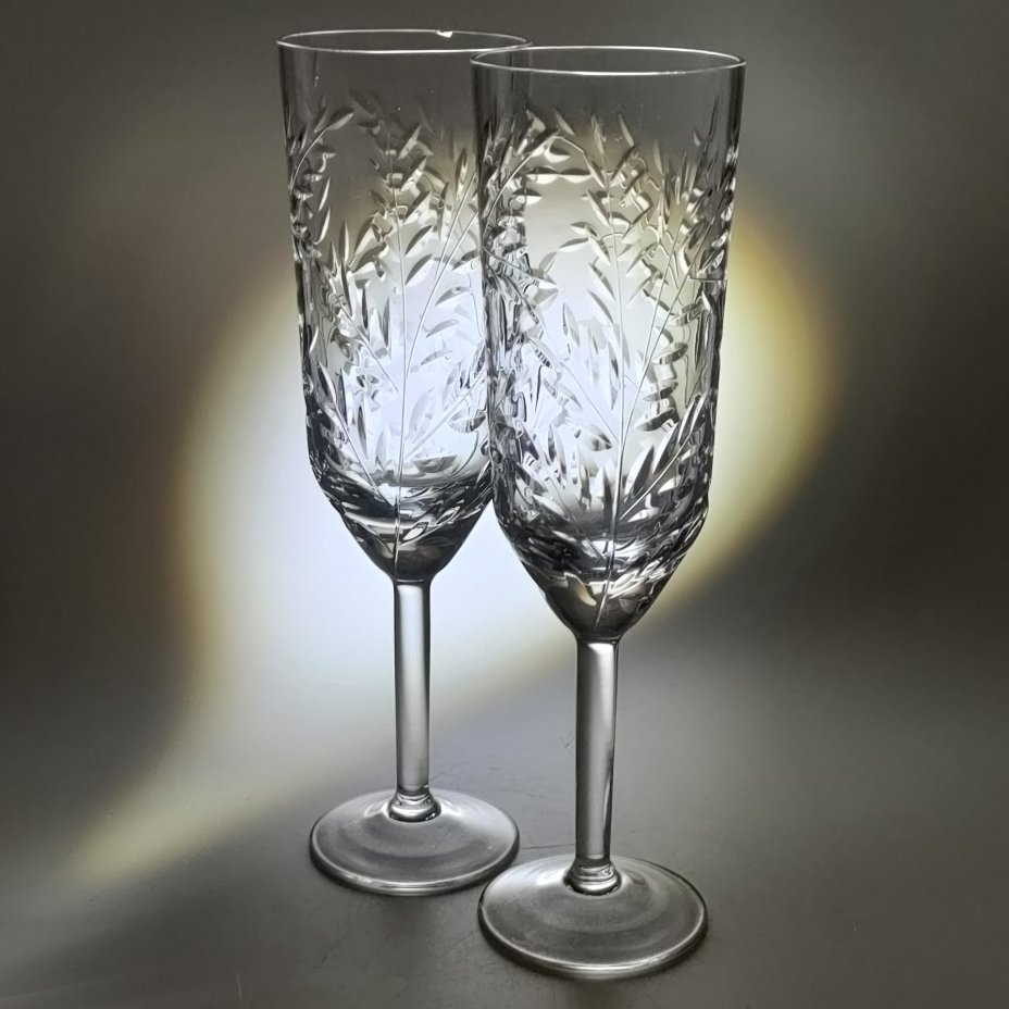 Пара бокалов "Весна", автор формы Е.В. Яновская, автор рисунка Х.М. Пыльд (Кяяр), хрусталь, алмазная грань, Ленинградский завод художественного стекла (ЛЗХС), СССР, 1980-1990 гг.