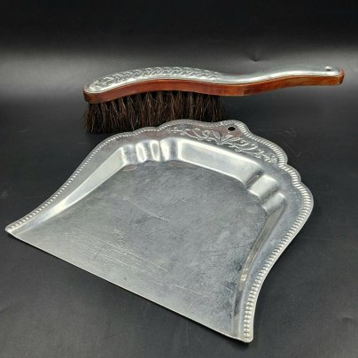 Винтажный набор для уборки крошек со стола (щётка и совочек), металл, дерево, щетина, СССР, 1960-1980 гг.