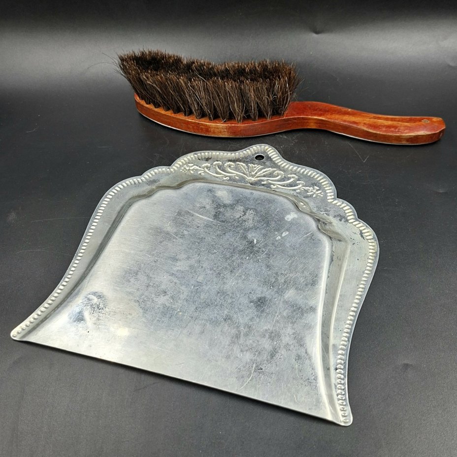 Винтажный набор для уборки крошек со стола (щётка и совочек)