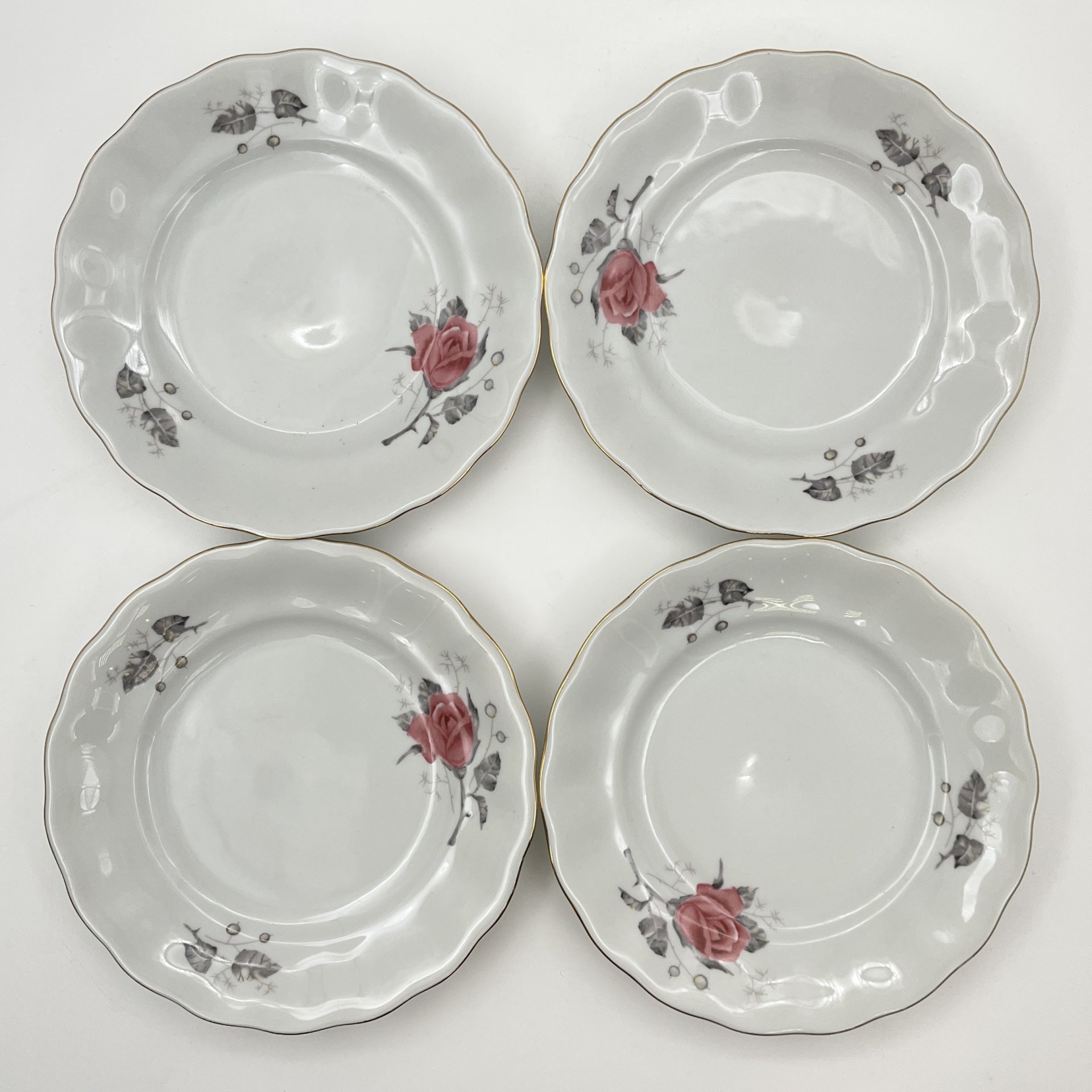 Набор из 4-х десертных тарелок с изображением розы, фарфор, деколь, золочение, Karolina (Фарфоровая мануфактура «Каролина», Польша), Польша, 1980-1990 гг.