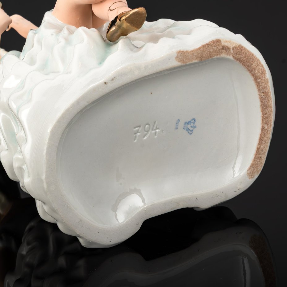 Статуэтка "Балерина, завязывающая пуанты", VEB Porzellanfiguren Lippelsdorf (Липпельсдорф)