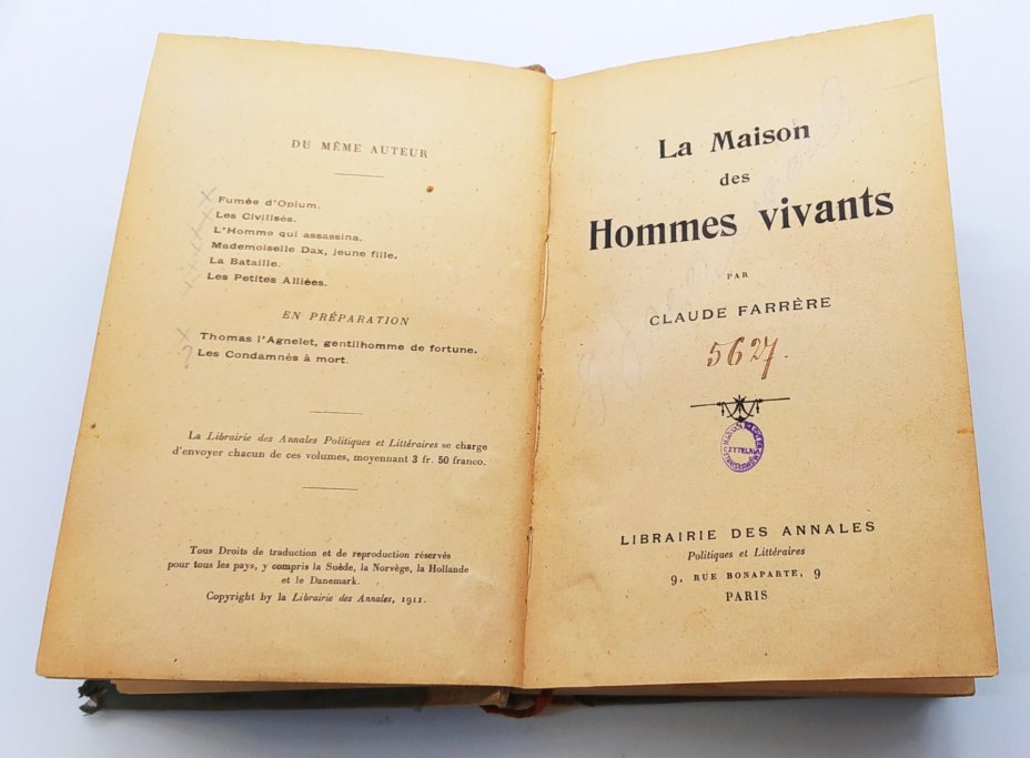 Книга "La maison des hommes vivants" ("Дом людей живых"), автор Claude Farrère (Клод Фаррер)