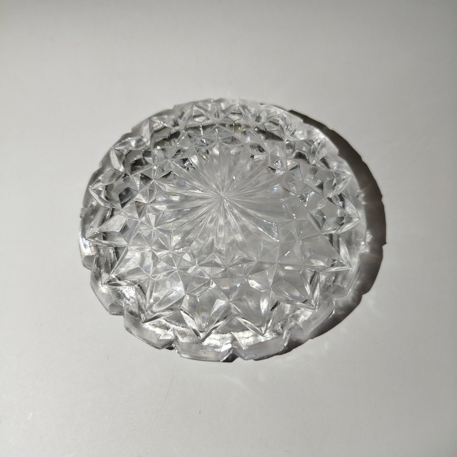 Шкатулка с резным декором