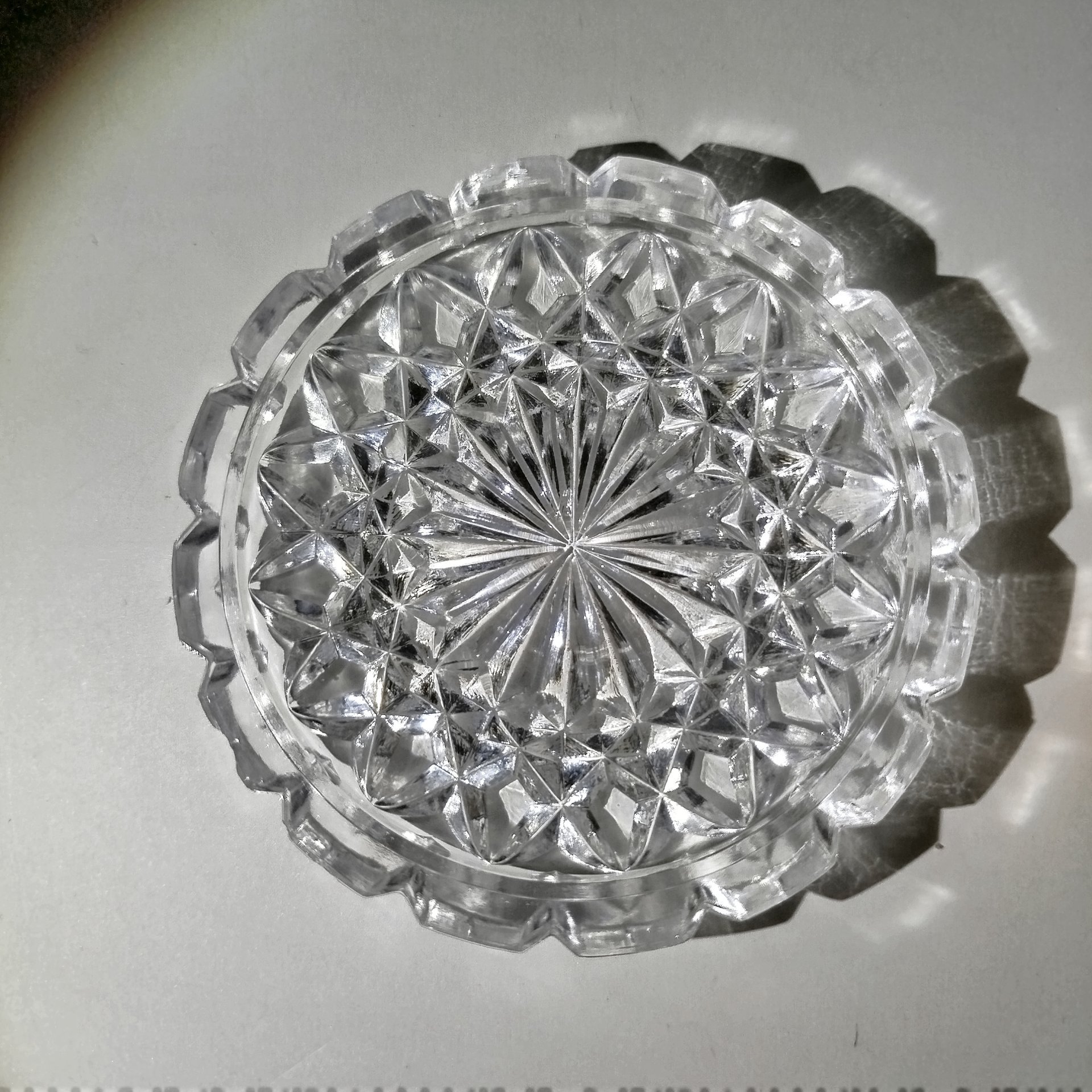 Шкатулка с резным декором, хрусталь, гранение, СССР, 1970-1980 гг.