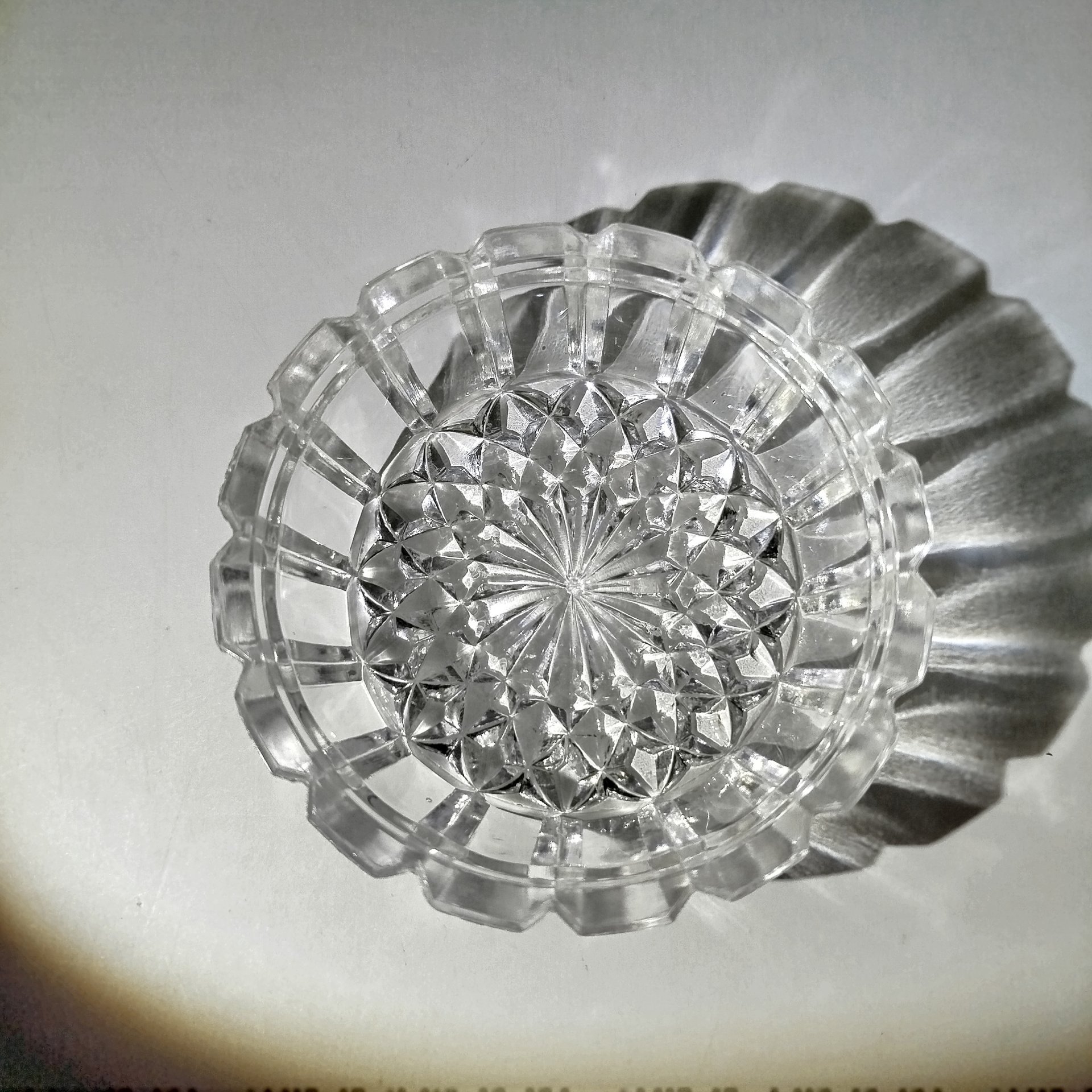 Шкатулка с резным декором, хрусталь, гранение, СССР, 1970-1980 гг.