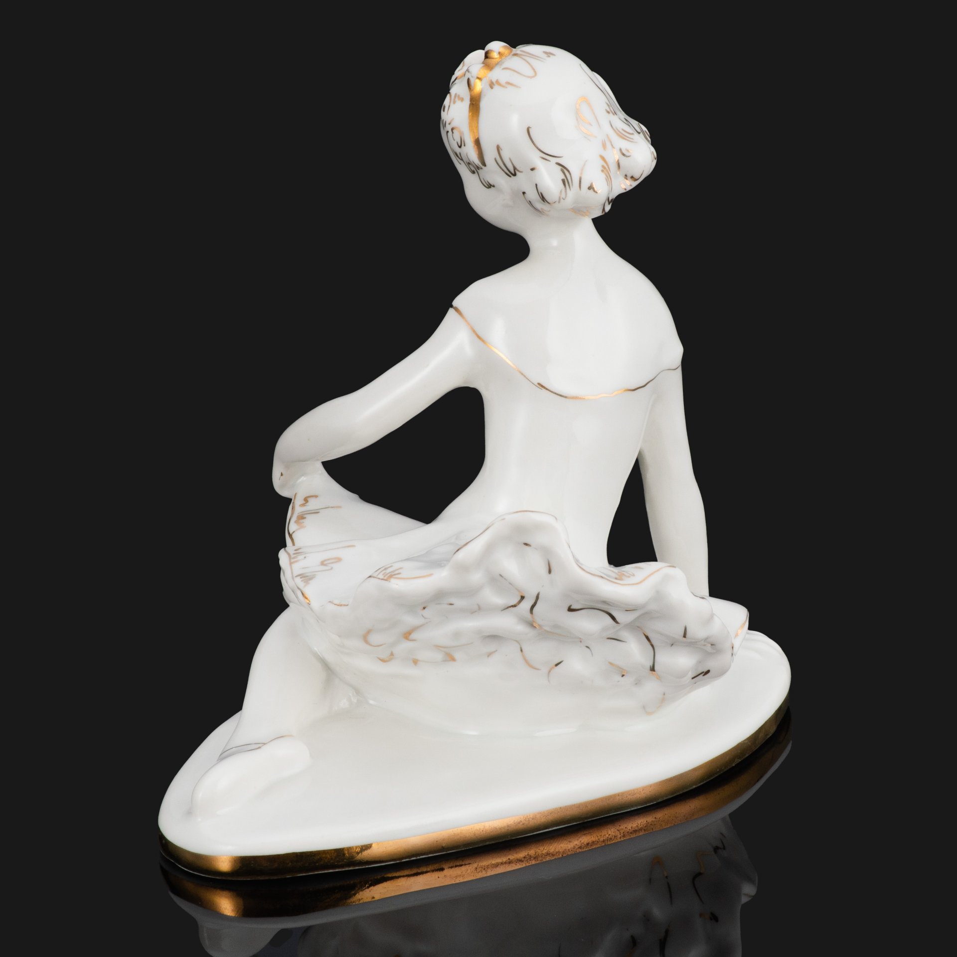 Статуэтка "Юная балерина Машенька", скульптор С.Б. Велихова, Ленинградский фарфоровый завод (ЛФЗ)