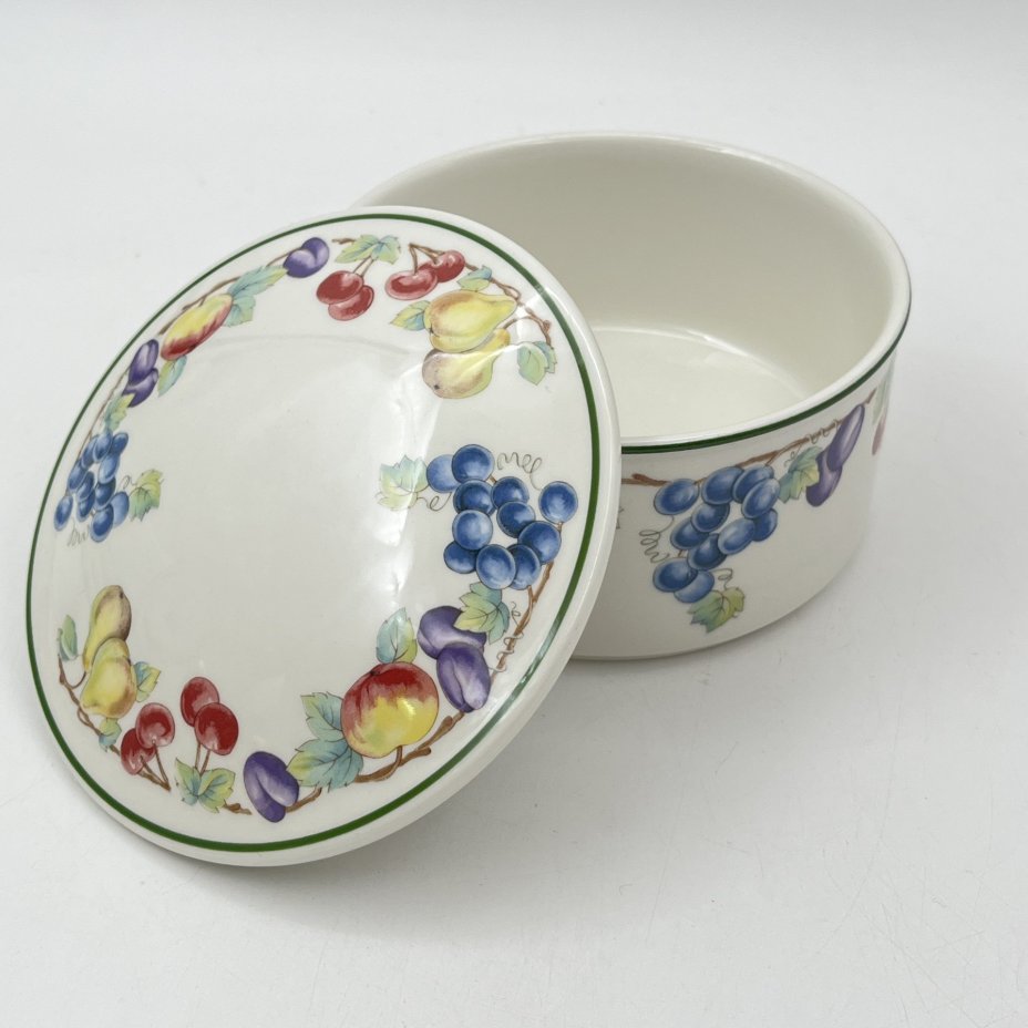 Шкатулка круглой формы "Ягоды и фрукты", серия "Melina", фарфор, деколь, Villeroy & Boch, ФРГ, 1970-1980 гг.