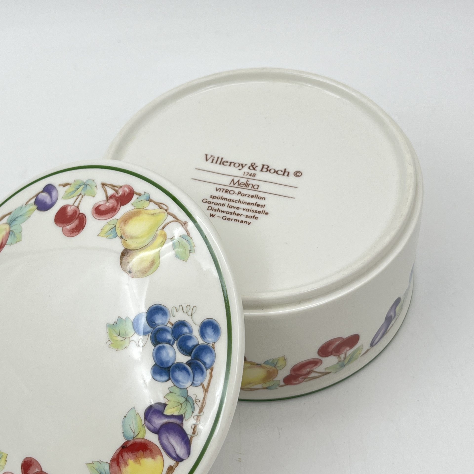 Шкатулка круглой формы "Ягоды и фрукты", серия "Melina", фарфор, деколь, Villeroy & Boch, ФРГ, 1970-1980 гг.